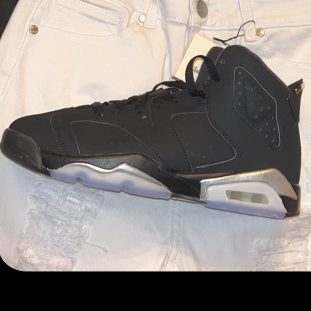 Black/Metallic Silver” (JORDAN 6’S DROPPED ON NOVEMBER 25) (BRAND NEW SIZE 7)!